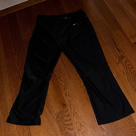 Black Nike  Dry-Fit Wide Leg Capri Leggings M - Picture 5 of 12